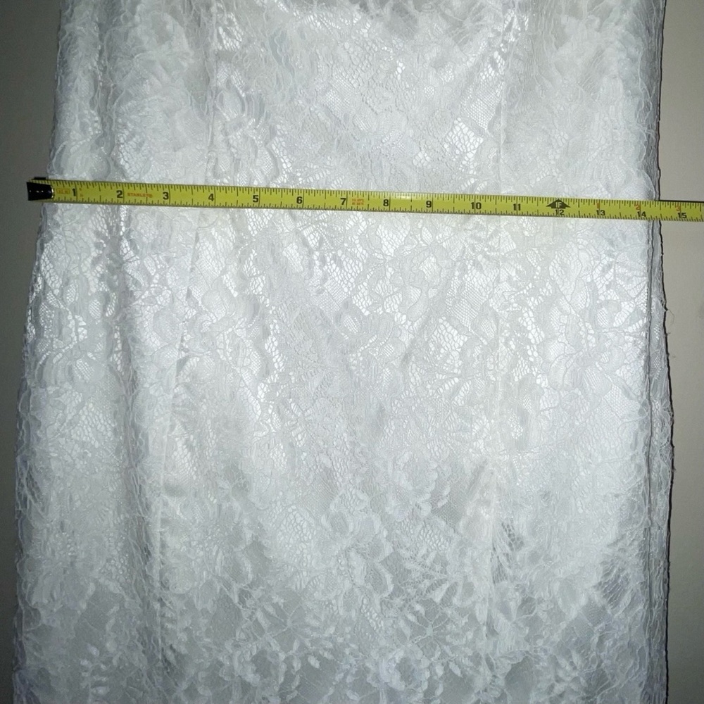 Elegant White Lace Dress - Picture 6 of 9